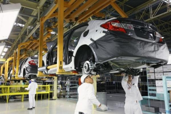 “Brasileiro paga dois carros e leva um”, diz presidente da Anfavea